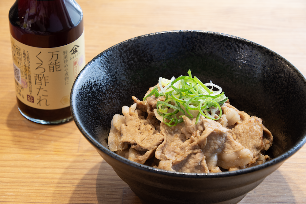 国産豚モモの生姜くろ酢だれ漬け 盛り付け例